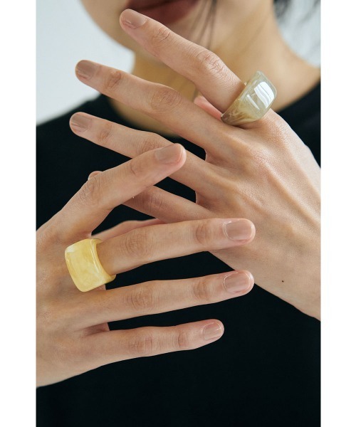 marjour（マージュール）の「SQUARE TRANSLUCENT RING（リング・レディース・カーキ系/イエロー・13号）」の10枚目の写真
