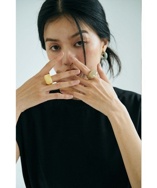 marjour（マージュール）の「SQUARE TRANSLUCENT RING（リング・レディース・カーキ系/イエロー・13号）」の12枚目の写真