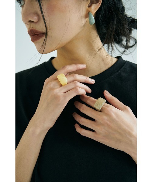 marjour（マージュール）の「SQUARE TRANSLUCENT RING（リング・レディース・カーキ系/イエロー・13号）」の13枚目の写真