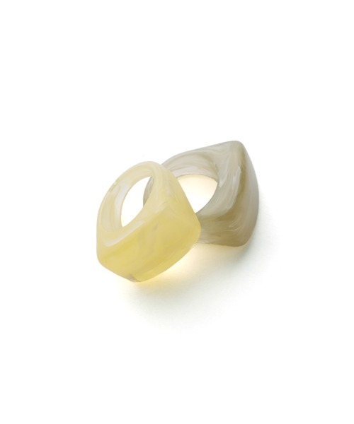 marjour（マージュール）の「SQUARE TRANSLUCENT RING（リング・レディース・カーキ系/イエロー・13号）」の4枚目の写真