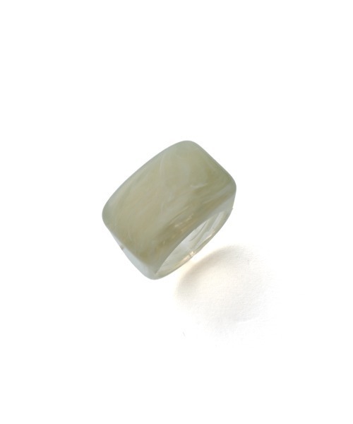 marjour（マージュール）の「SQUARE TRANSLUCENT RING（リング・レディース・カーキ系/イエロー・13号）」の3枚目の写真
