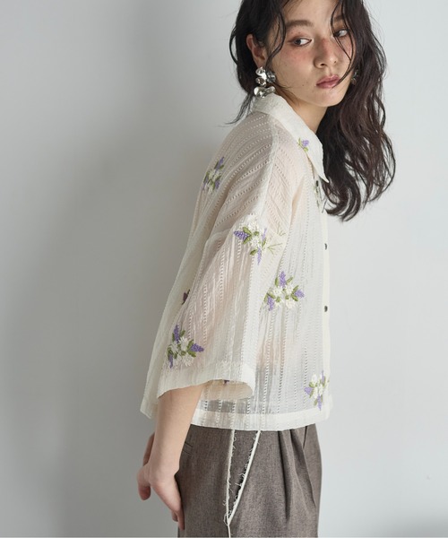 THE YOn（ザヨン）の「フラワーエンブロイダリーシアークロップドシャツ（シャツ/ブラウス・レディース・ブラウン/ブラック/アイボリー・FREE）」の12枚目の写真