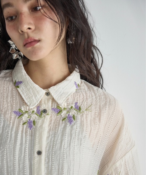 THE YOn（ザヨン）の「フラワーエンブロイダリーシアークロップドシャツ（シャツ/ブラウス・レディース・ブラウン/ブラック/アイボリー・FREE）」の16枚目の写真