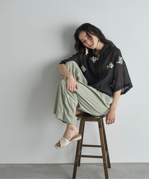 セール】フラワーエンブロイダリーシアークロップドシャツ（シャツ