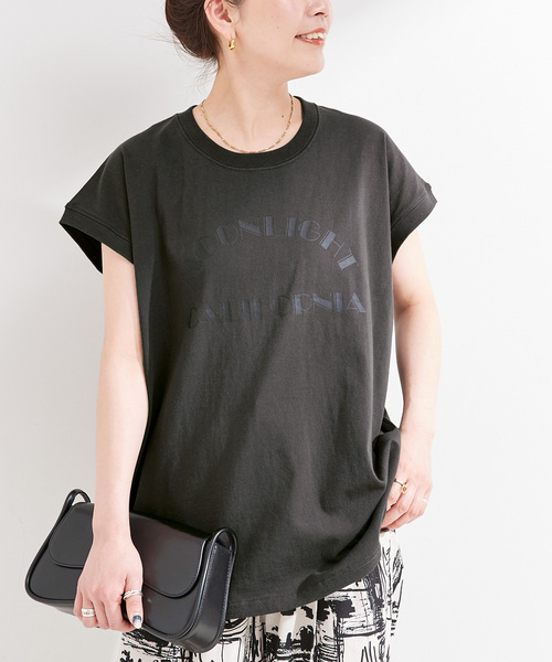 B.C STOCK(ベーセーストック)の「手洗い可 / アソートフレンチスリーブロゴTEE(Tシャツ/カットソー・レディース・チャコールグレー/ホワイト/ブラウン・FREE)」の1枚目の写真