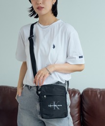 Calvin Klein Jeans（カルヴァンクラインジーンズ）の「【Calvin Klein JEANS/カルバンクライン ジーンズ】SPORT ESSENTIALS REPORTER18 M / スポーツ エッセンシャル レポーター ショルダーバッグ（ショルダーバッグ）」