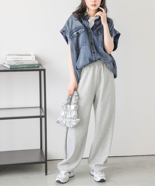 AMELY(エミリー)の「フレンチスリーブデニムシャツ(シャツ/ブラウス・レディース・ライトブルー/ブラック/ブルー・フリー)」の4枚目の写真