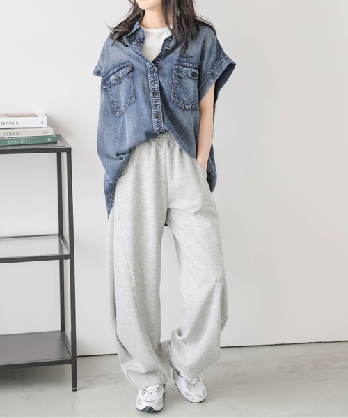 AMELY(エミリー)の「フレンチスリーブデニムシャツ(シャツ/ブラウス・レディース・ライトブルー/ブラック/ブルー・フリー)」の8枚目の写真