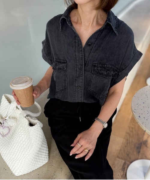 AMELY(エミリー)の「フレンチスリーブデニムシャツ(シャツ/ブラウス・レディース・ライトブルー/ブラック/ブルー・フリー)」の9枚目の写真
