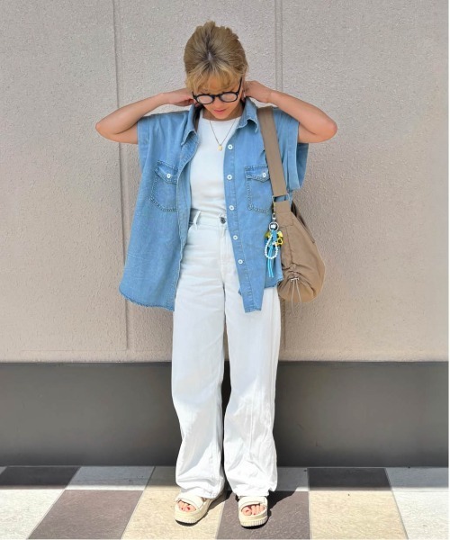 AMELY(エミリー)の「フレンチスリーブデニムシャツ(シャツ/ブラウス・レディース・ライトブルー/ブラック/ブルー・フリー)」の18枚目の写真