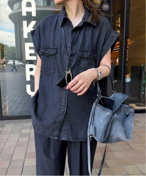 AMELY(エミリー)の「フレンチスリーブデニムシャツ(シャツ/ブラウス・レディース・ライトブルー/ブラック/ブルー・フリー)」の10枚目の写真