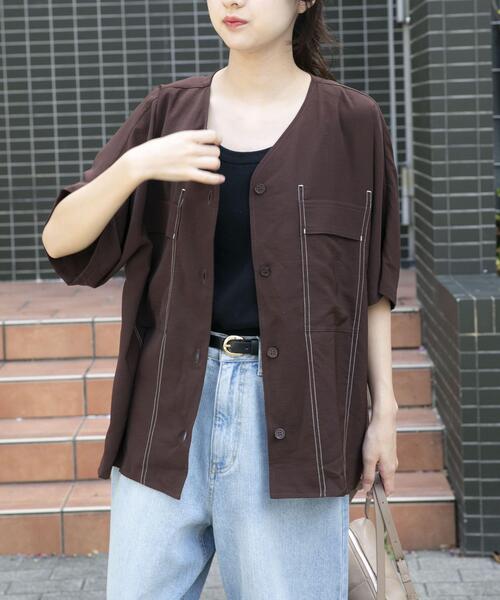 ITEMS URBANRESEARCH(アイテムズ アーバンリサーチ)の「Vネックステッチブラウス(シャツ/ブラウス・レディース・ブラック/ブラウン/ホワイト・FREE)」の4枚目の写真