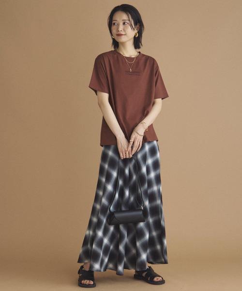 Doux archives(ドゥアルシーヴ)の「チビロゴプリントTEE(Tシャツ/カットソー・レディース・ベージュ/ブラック/ブラウン・FREE)」の4枚目の写真