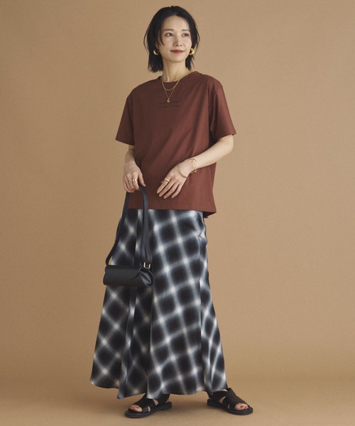 Doux archives(ドゥアルシーヴ)の「チビロゴプリントTEE(Tシャツ/カットソー・レディース・ベージュ/ブラック/ブラウン・FREE)」の6枚目の写真