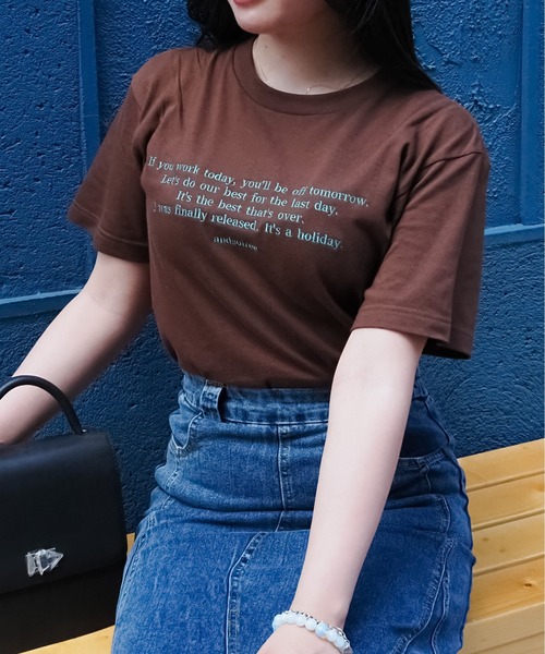 &soiree(アンドソワレ)の「【&soiree】フロント刺繍Tシャツ(Tシャツ/カットソー・レディース・ホワイト/ネイビー/スミクロ/ブラウン/ベージュ・FREE)」の1枚目の写真