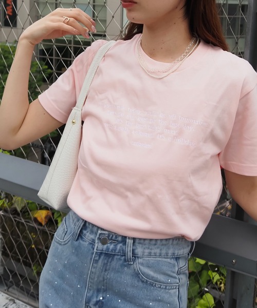 &soiree(アンドソワレ)の「【&soiree】フロント刺繍Tシャツ(Tシャツ/カットソー・レディース・ホワイト/ネイビー/スミクロ/ブラウン/ベージュ・FREE)」の18枚目の写真