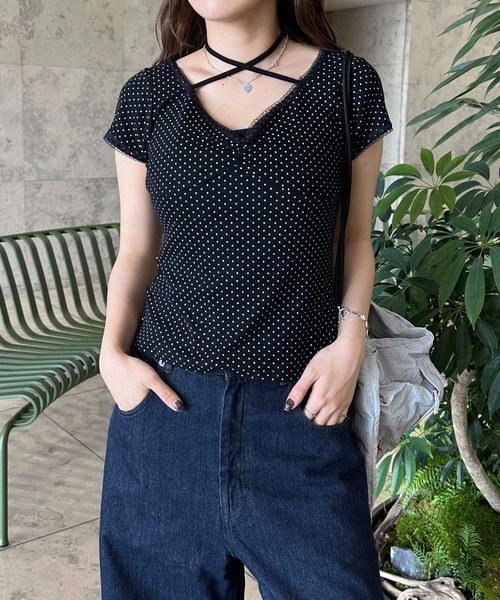sedacle girl(セダクルガール)の「ドット柄ネックリボントップス(Tシャツ/カットソー・レディース・ブラック/オフホワイト・SMALL/MEDIUM)」の2枚目の写真
