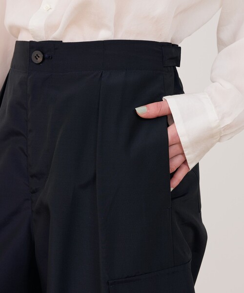 GALERIE VIE(ギャルリー ヴィー)の「■ナイロンシルクタフタ タックカーゴパンツ(カーゴパンツ・レディース・ネイビー・32/36)」の8枚目の写真