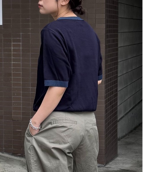 INTER FACTORY（インターファクトリー）の「あいり - Bicolor Knit Tee/バイカラーニットTシャツ（Tシャツ/カットソー・レディース・ブラウン/ネイビー・MEDIUM/SMALL）」の10枚目の写真