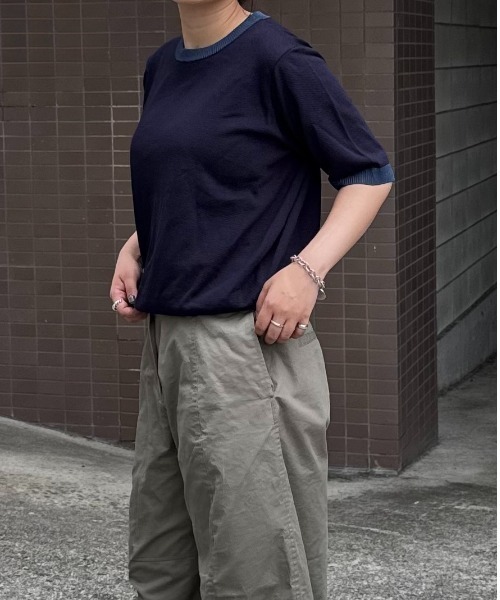 INTER FACTORY（インターファクトリー）の「あいり - Bicolor Knit Tee/バイカラーニットTシャツ（Tシャツ/カットソー・レディース・ブラウン/ネイビー・MEDIUM/SMALL）」の11枚目の写真