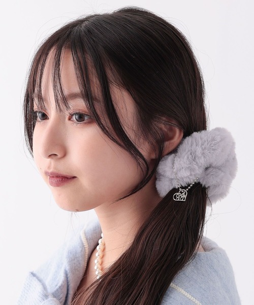 repipi armario（レピピ アルマリオ）の「RAファーシュシュ（シュシュ・キッズ・グレー/ブルー/ホワイト/ピンク・FREE）」の2枚目の写真