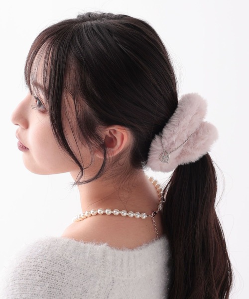 repipi armario（レピピ アルマリオ）の「RAファーシュシュ（シュシュ・キッズ・グレー/ブルー/ホワイト/ピンク・FREE）」の4枚目の写真