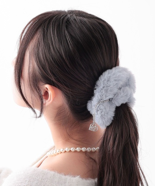 repipi armario（レピピ アルマリオ）の「RAファーシュシュ（シュシュ・キッズ・グレー/ブルー/ホワイト/ピンク・FREE）」の3枚目の写真