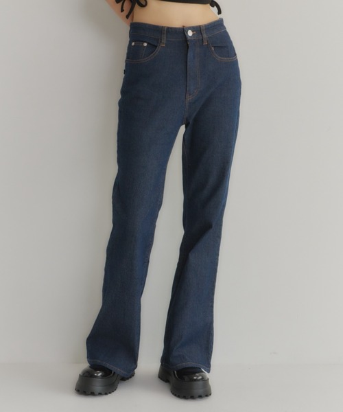 Lallana(ララーナ)の「Pocket Frill Flare Denimpants / ポケットフリルフレアデニムパンツ(デニムパンツ・レディース・インディゴブルー/ブルー・MEDIUM/SMALL)」の2枚目の写真