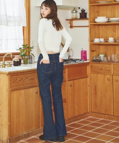 Lallana(ララーナ)の「Pocket Frill Flare Denimpants / ポケットフリルフレアデニムパンツ(デニムパンツ・レディース・インディゴブルー/ブルー・MEDIUM/SMALL)」の17枚目の写真