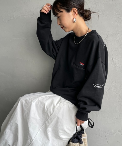 NANGA（ナンガ）の「[NANGA/ナンガ] 別注 ワンポイントロゴ刺繍 ジップポケットスウェット（スウェット・レディース・ブラック/グレー・L/M/S）」の5枚目の写真