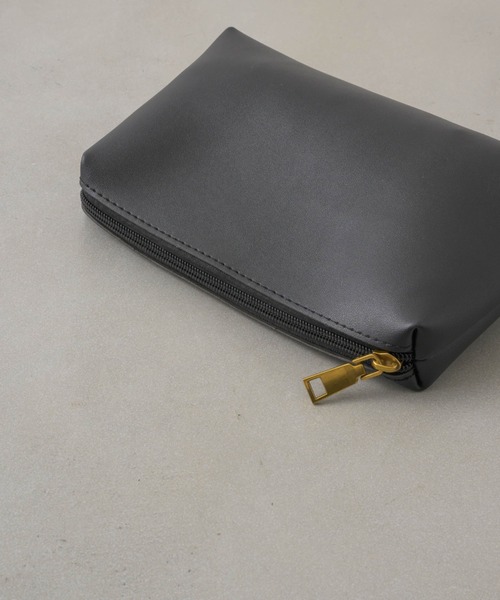 NEUNA（ヌナ）の「【ポーチ付き！】ラウンドトートバッグ（ショルダーバッグ・レディース・ブラウン/グレー/アイボリー/ブラック/カーキ・FREE）」の6枚目の写真