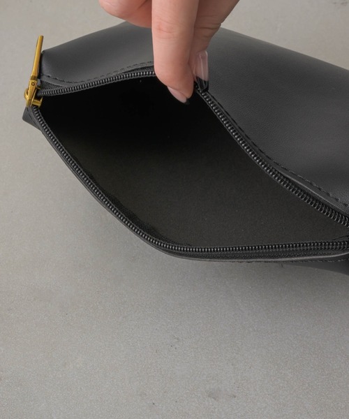 NEUNA（ヌナ）の「【ポーチ付き！】ラウンドトートバッグ（ショルダーバッグ・レディース・ブラウン/グレー/アイボリー/ブラック/カーキ・FREE）」の8枚目の写真