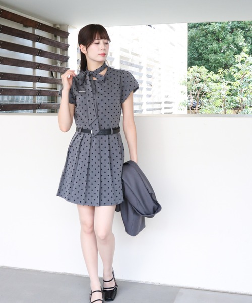 a lot of love(ア ロット オブ ラブ)の「ドットパターン リボンタイ ワンピース(ワンピース・レディース・グレー・M/L/XL)」の3枚目の写真