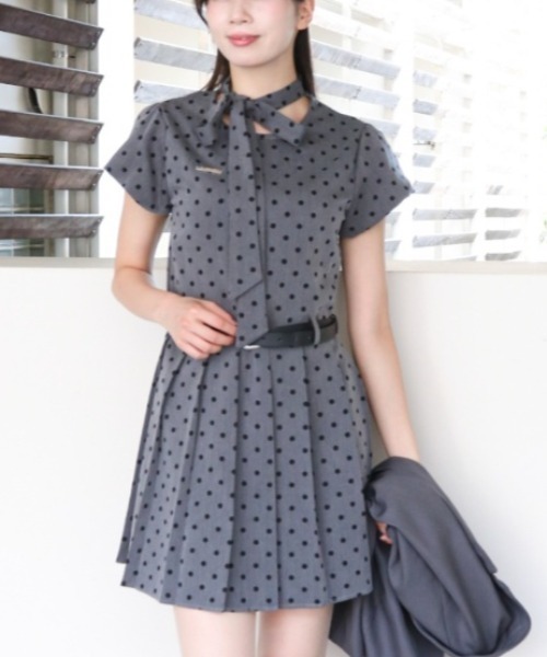 a lot of love(ア ロット オブ ラブ)の「ドットパターン リボンタイ ワンピース(ワンピース・レディース・グレー・M/L/XL)」の11枚目の写真