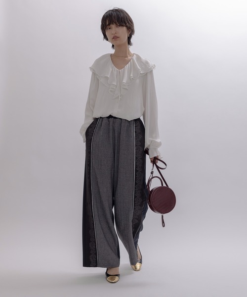 Eimee Law(エイミーロウ)の「レースレイヤードグレンチェックパンツ(その他パンツ・レディース・ダークグレー/ブラウン・MEDIUM)」の3枚目の写真