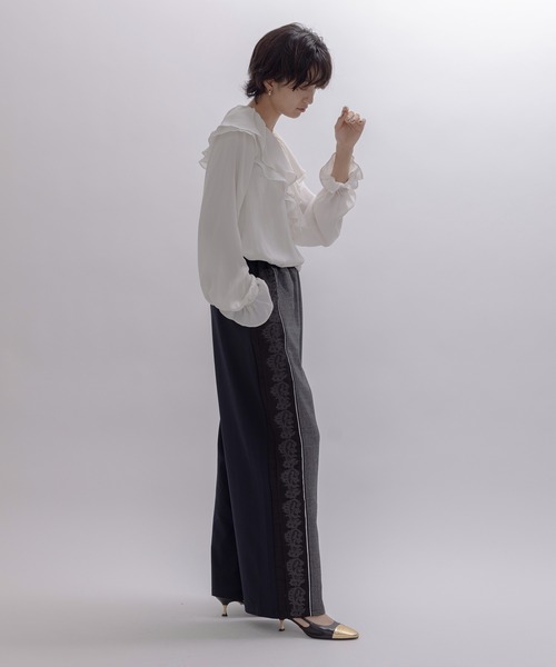 Eimee Law(エイミーロウ)の「レースレイヤードグレンチェックパンツ(その他パンツ・レディース・ダークグレー/ブラウン・MEDIUM)」の4枚目の写真