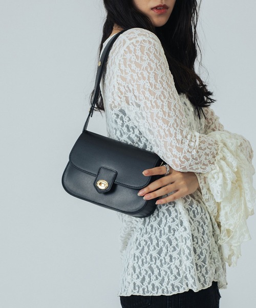 ROSE BUD(ローズバッド)の「(MILLELA FIRENZE)SMOOTH LEATHER SHOULDER BAG(ショルダーバッグ・レディース・ブラック/バーガンディー・ONE SIZE)」の4枚目の写真