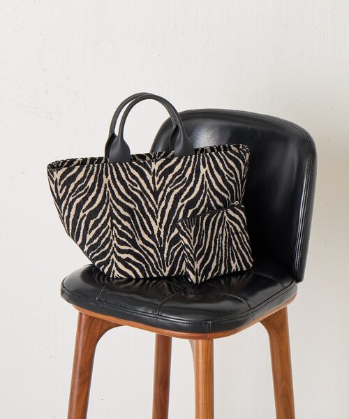 Jena espace merveilleux（ジェナ　エスパスメルヴェイユ）の「ジャガードトートバッグ（トートバッグ・レディース・ブラック/グレー・FREE）」の3枚目の写真