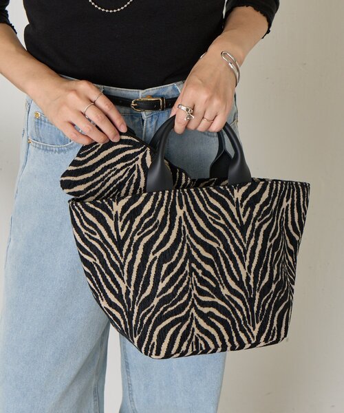 Jena espace merveilleux（ジェナ　エスパスメルヴェイユ）の「ジャガードトートバッグ（トートバッグ・レディース・ブラック/グレー・FREE）」の4枚目の写真