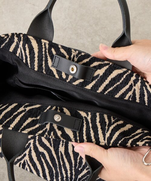 Jena espace merveilleux（ジェナ　エスパスメルヴェイユ）の「ジャガードトートバッグ（トートバッグ・レディース・ブラック/グレー・FREE）」の8枚目の写真