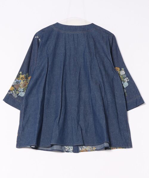SUPER HAKKA（スーパーハッカ）の「デニム／ツイル　ブロッサムクラスタ刺繍ブルゾンブラウス（シャツ/ブラウス・レディース・カーキ/ネイビー・FREE）」の3枚目の写真