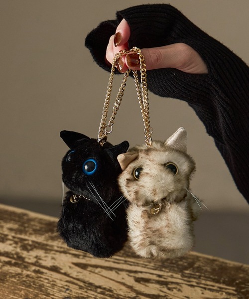 ふわふわファーまんまる目猫チャーム グローブホルダー（チャーム