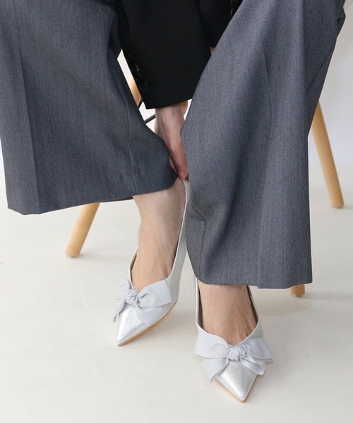 Fin（フィン）の「ポインテッドトゥリボンフラットシューズ【低反発スポンジ入り】（パンプス・レディース・シルバー/ブラック/グレー・24cm/23.5cm/23cm/22.5cm/25cm/24.5cm）」の3枚目の写真