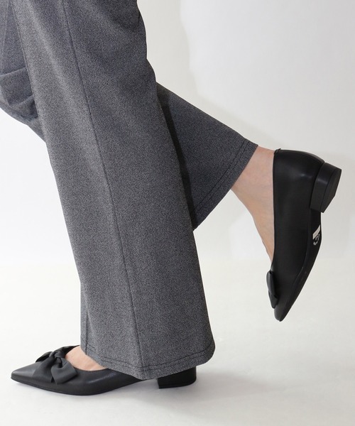 Fin（フィン）の「ポインテッドトゥリボンフラットシューズ【低反発スポンジ入り】（パンプス・レディース・シルバー/ブラック/グレー・24cm/23.5cm/23cm/22.5cm/25cm/24.5cm）」の15枚目の写真