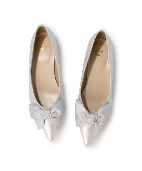 Fin（フィン）の「ポインテッドトゥリボンフラットシューズ【低反発スポンジ入り】（パンプス・レディース・シルバー/ブラック/グレー・24cm/23.5cm/23cm/22.5cm/25cm/24.5cm）」の20枚目の写真