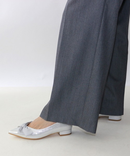 Fin（フィン）の「ポインテッドトゥリボンフラットシューズ【低反発スポンジ入り】（パンプス・レディース・シルバー/ブラック/グレー・24cm/23.5cm/23cm/22.5cm/25cm/24.5cm）」の19枚目の写真