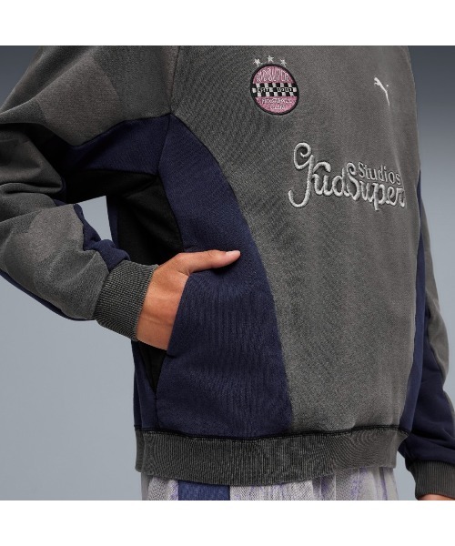 PUMA(プーマ)の「PUMA PUMA x KIDSUPER CREW(プーマ プーマ x キッドスーパー クルー)(スウェット・メンズ・ブラック系/レッド系・MEDIUM/LARGE/X-LARGE)」の5枚目の写真
