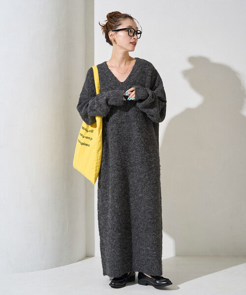 FREAK'S STORE(フリークスストア)の「限定展開 ミニ ブークレ Vネック ニット ワンピース(ワンピース・レディース・ブラック/ブラウン/ブルー/グレー/ナチュラル・フリ-)」の2枚目の写真