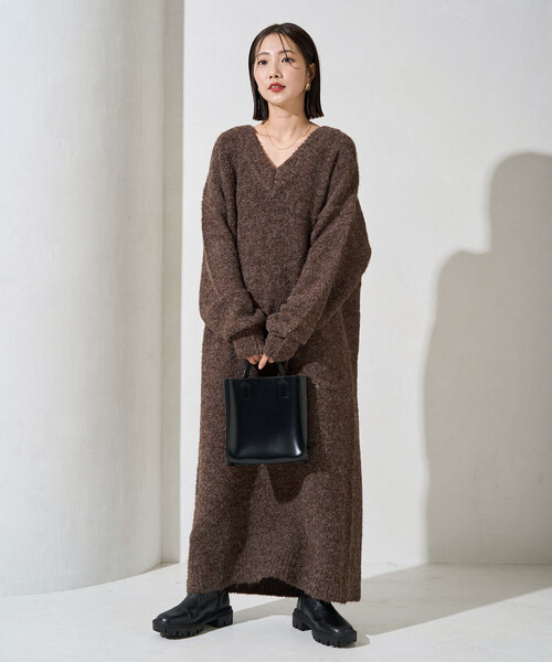 FREAK'S STORE(フリークスストア)の「限定展開 ミニ ブークレ Vネック ニット ワンピース(ワンピース・レディース・ブラック/ブラウン/ブルー/グレー/ナチュラル・フリ-)」の21枚目の写真