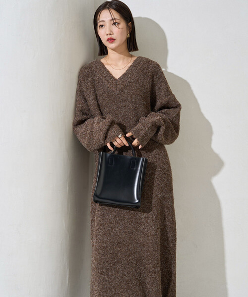 FREAK'S STORE(フリークスストア)の「限定展開 ミニ ブークレ Vネック ニット ワンピース(ワンピース・レディース・ブラック/ブラウン/ブルー/グレー/ナチュラル・フリ-)」の6枚目の写真